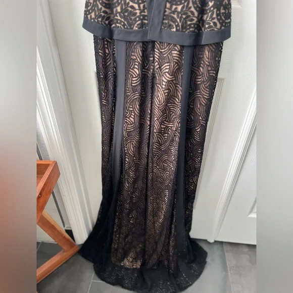 BCBG MaxAzria Formal Gown Viviana, Black Lace, Size 2